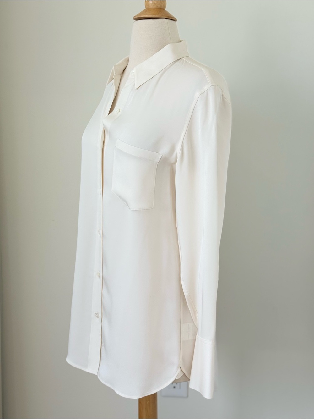 Theory Ivory Button Down Silk Shirt Blouse w/pocket Size Small